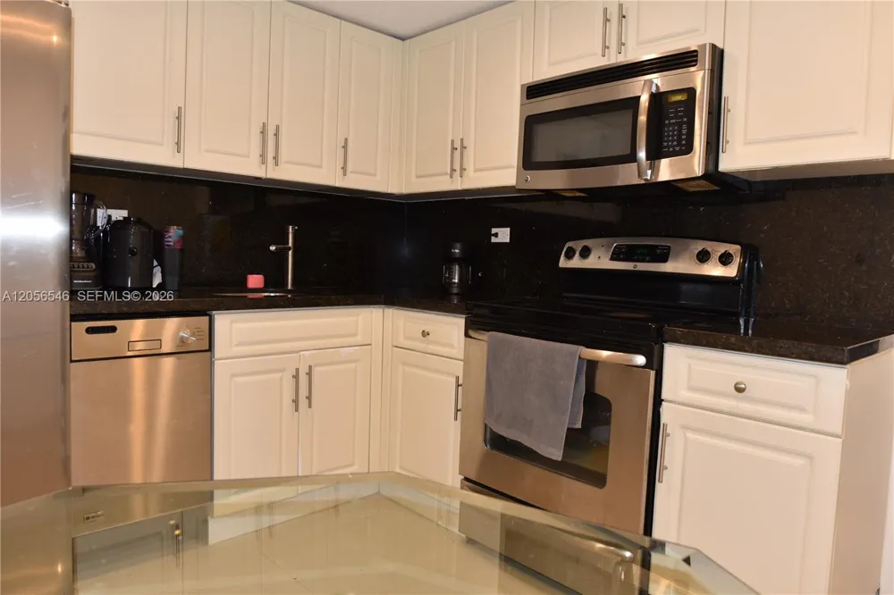 5555 Collins Ave #8K Miami Beach, FL 33140