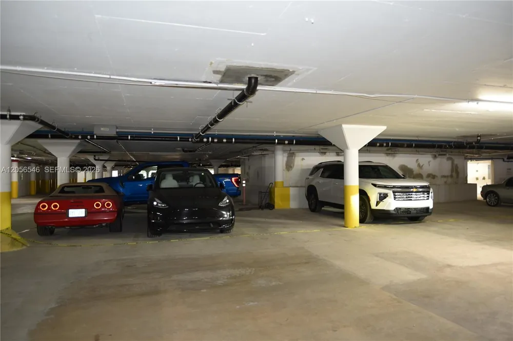 5555 Collins Ave #8K Miami Beach, FL 33140