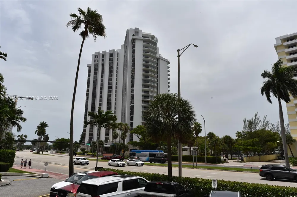 5555 Collins Ave #8K Miami Beach, FL 33140