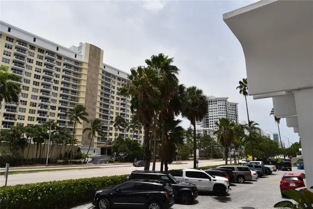 5555 Collins Ave #8K Miami Beach, FL 33140