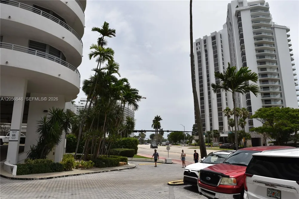 5555 Collins Ave #8K Miami Beach, FL 33140