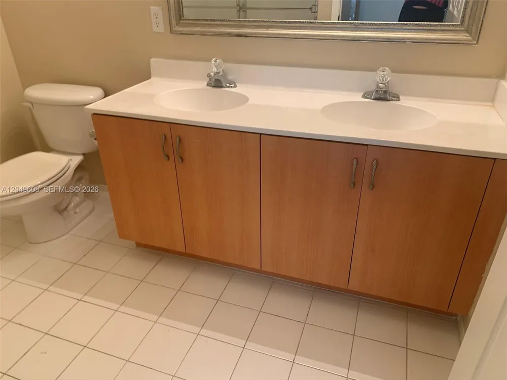 3102 NW 24th Way #18 Oakland Park, FL 33309