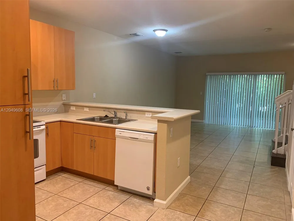 3102 NW 24th Way #18 Oakland Park, FL 33309