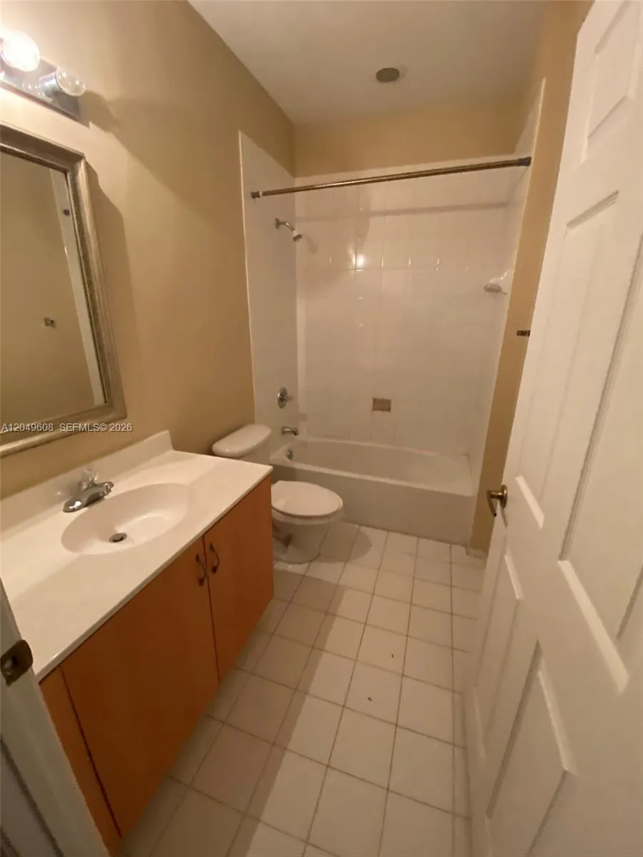 3102 NW 24th Way #18 Oakland Park, FL 33309