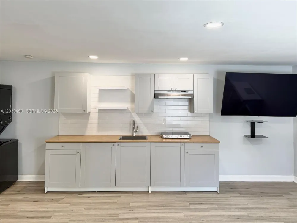 227 SW 26th Rd #Rear Miami, FL 33129