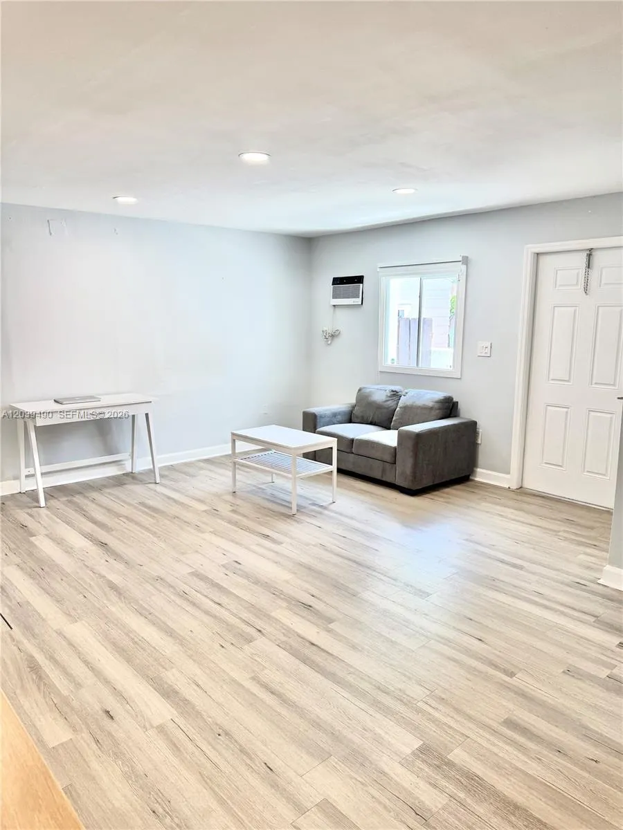 227 SW 26th Rd #Rear Miami, FL 33129