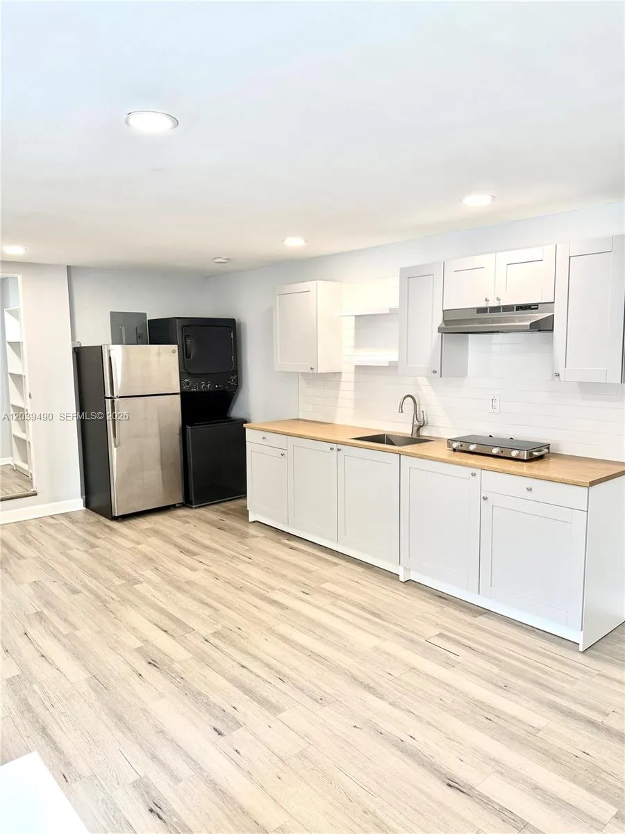 227 SW 26th Rd #Rear Miami, FL 33129