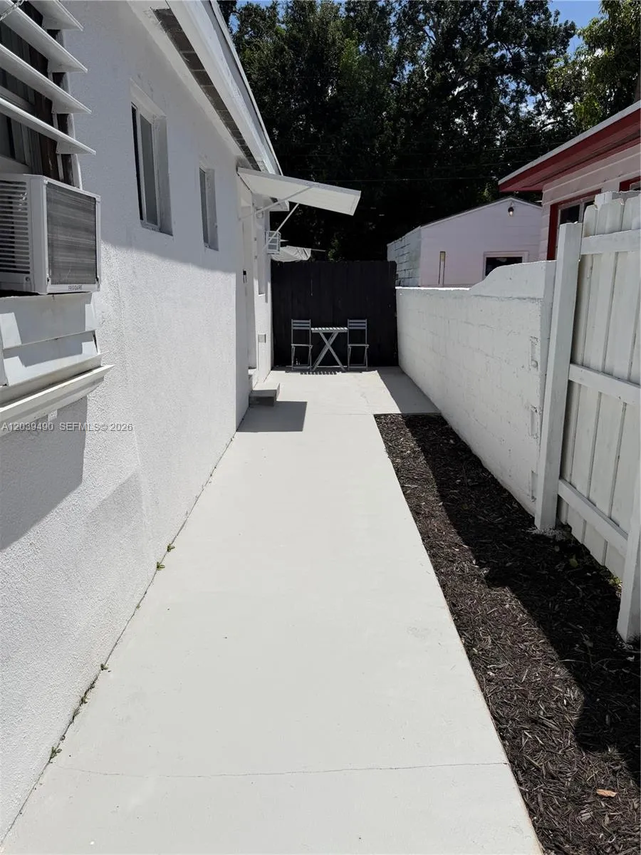 227 SW 26th Rd #Rear Miami, FL 33129