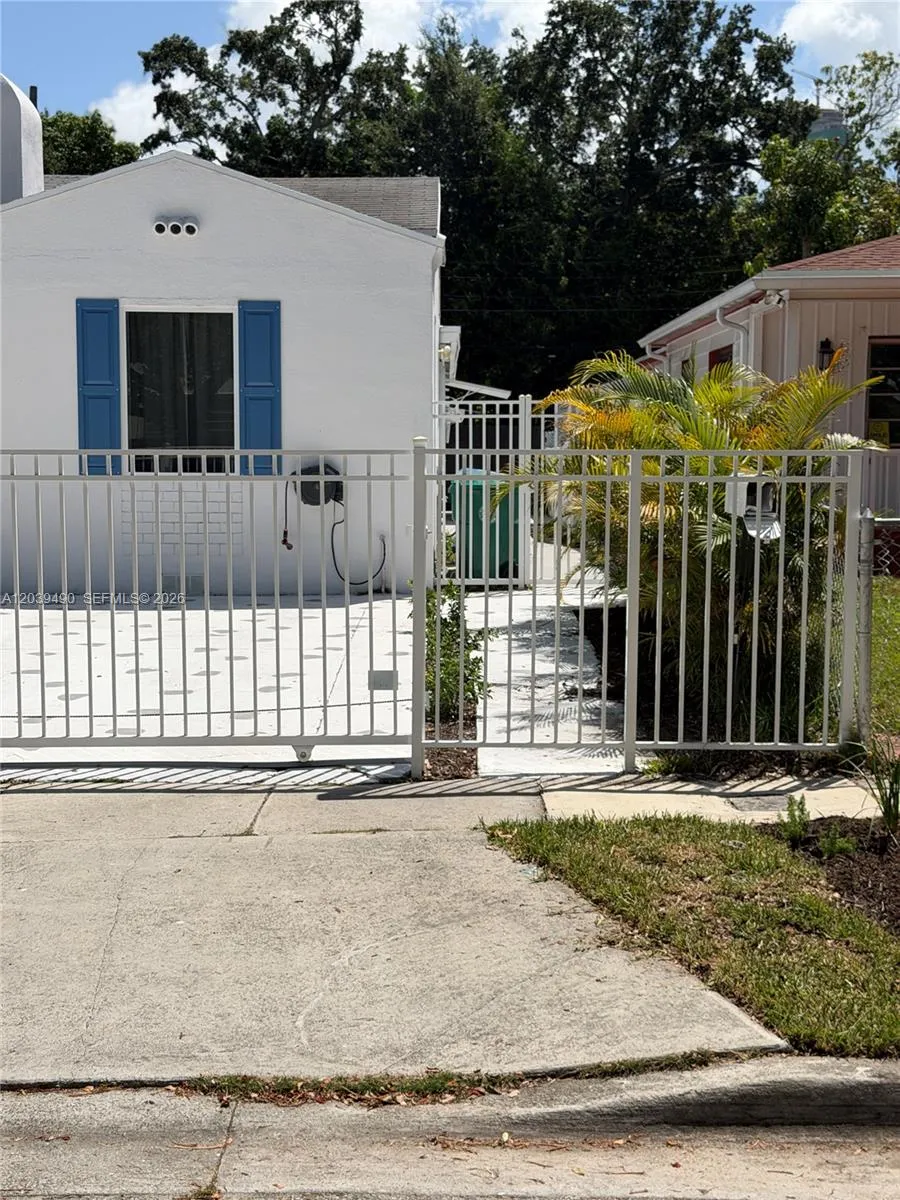 227 SW 26th Rd #Rear Miami, FL 33129