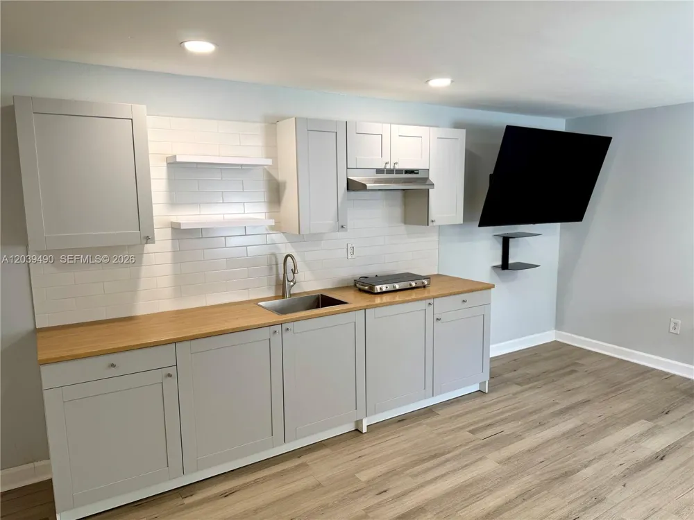 227 SW 26th Rd #Rear Miami, FL 33129