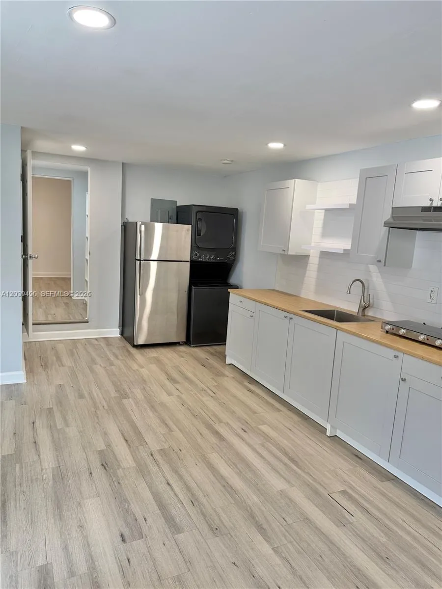 227 SW 26th Rd #Rear Miami, FL 33129