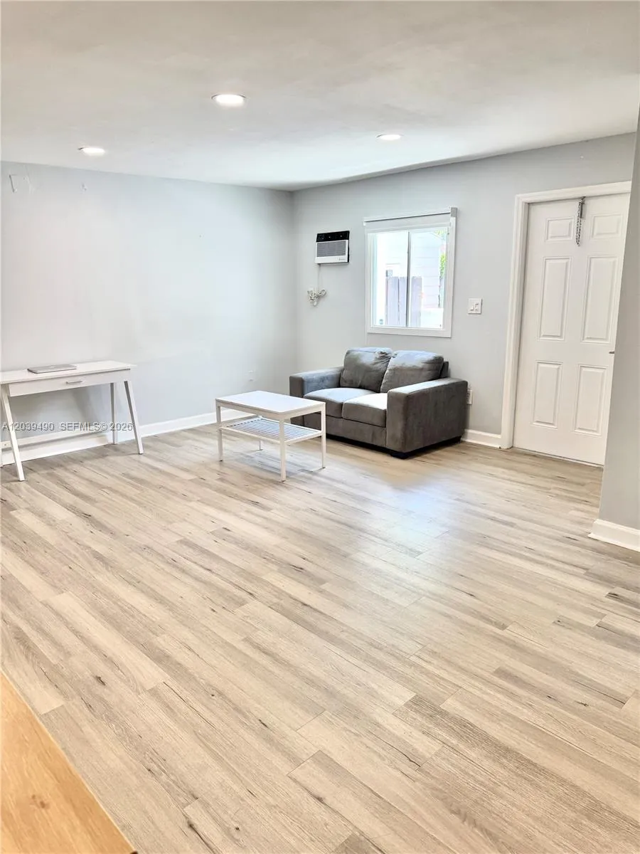 227 SW 26th Rd #Rear Miami, FL 33129
