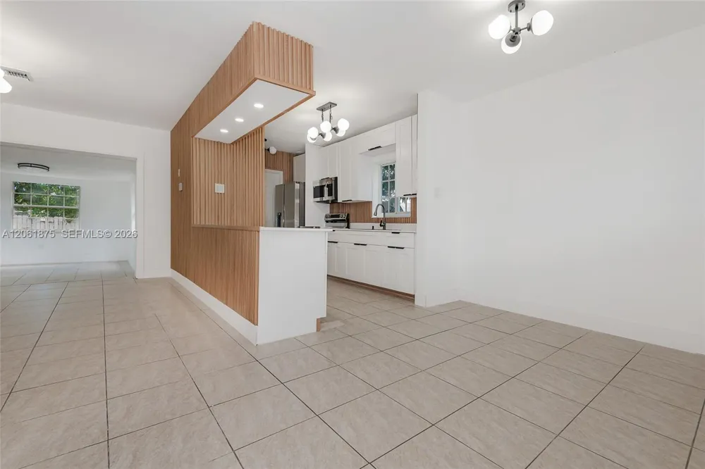 998 W 68th St Hialeah, FL 33014