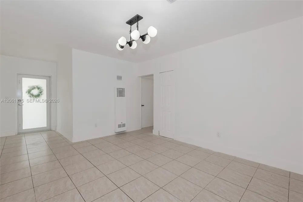998 W 68th St Hialeah, FL 33014