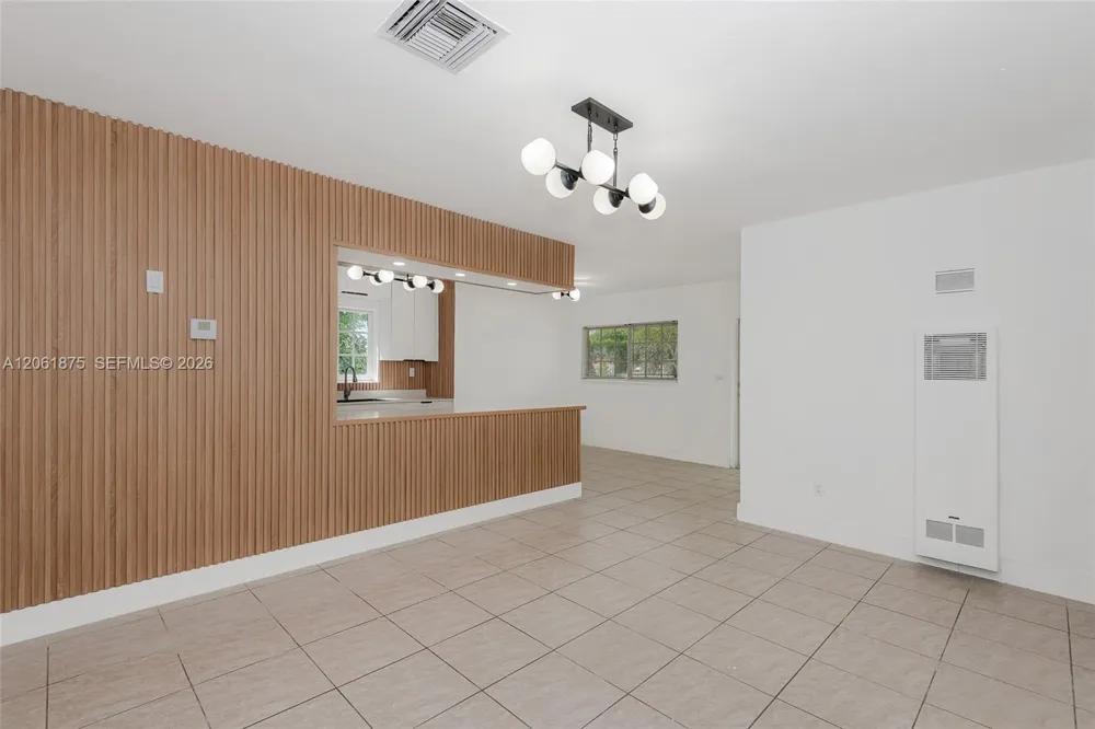 998 W 68th St Hialeah, FL 33014
