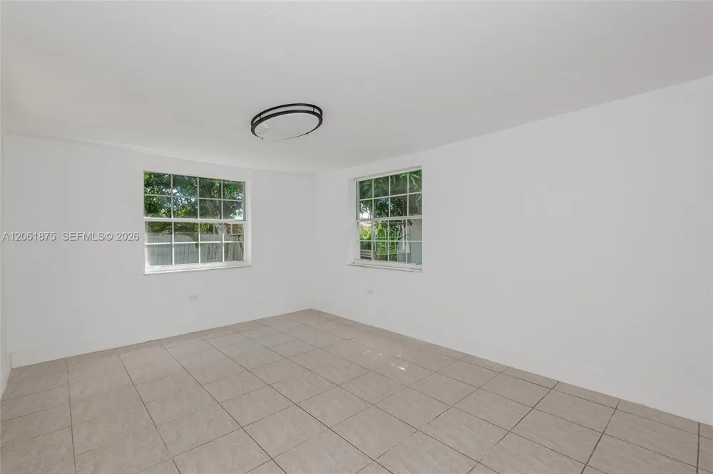 998 W 68th St Hialeah, FL 33014