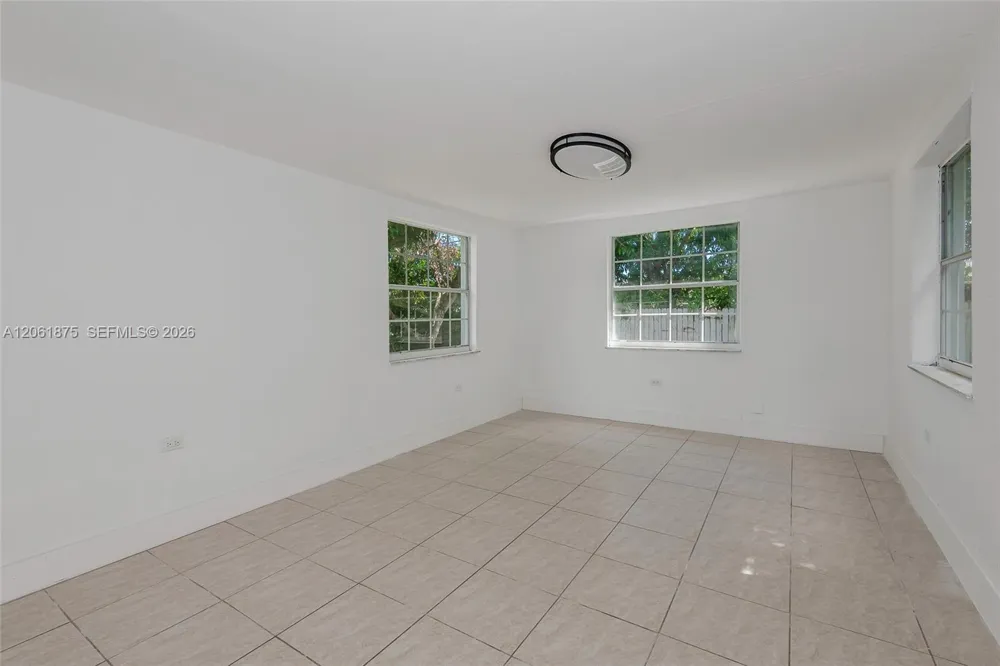 998 W 68th St Hialeah, FL 33014