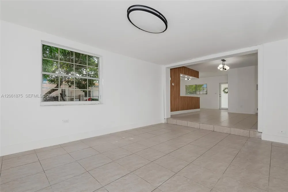 998 W 68th St Hialeah, FL 33014