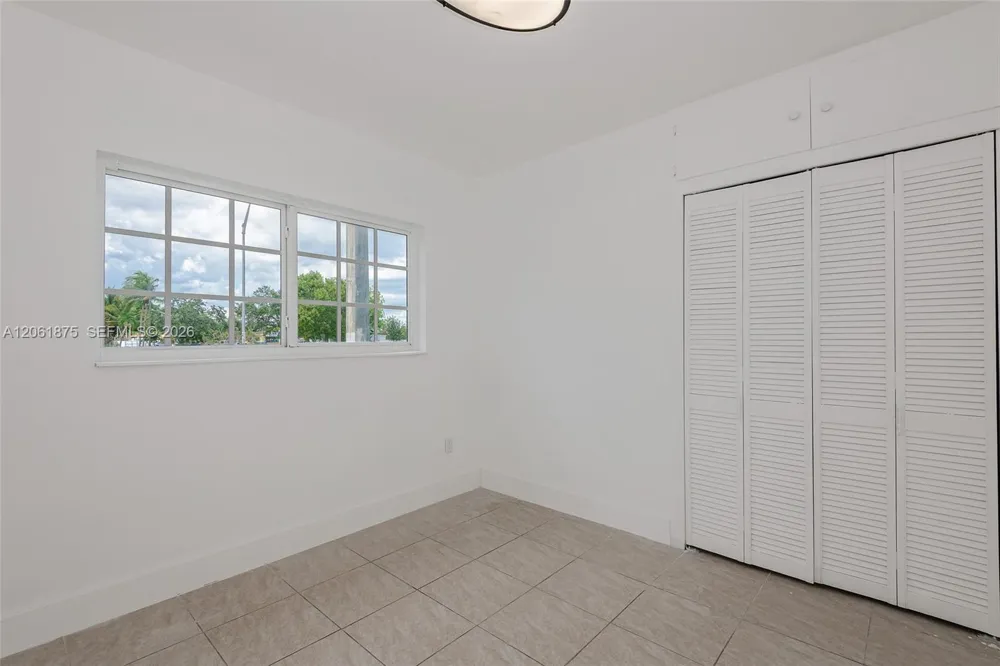 998 W 68th St Hialeah, FL 33014