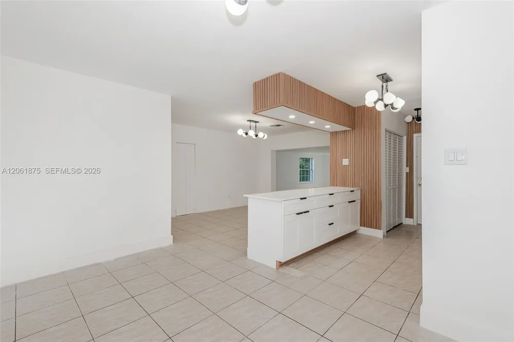 998 W 68th St Hialeah, FL 33014