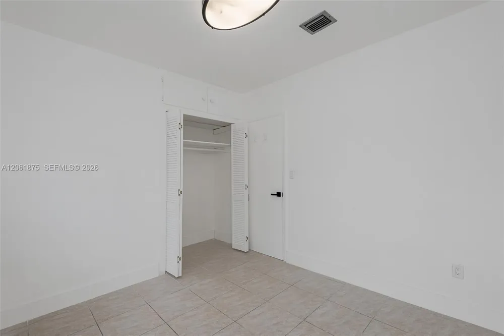 998 W 68th St Hialeah, FL 33014