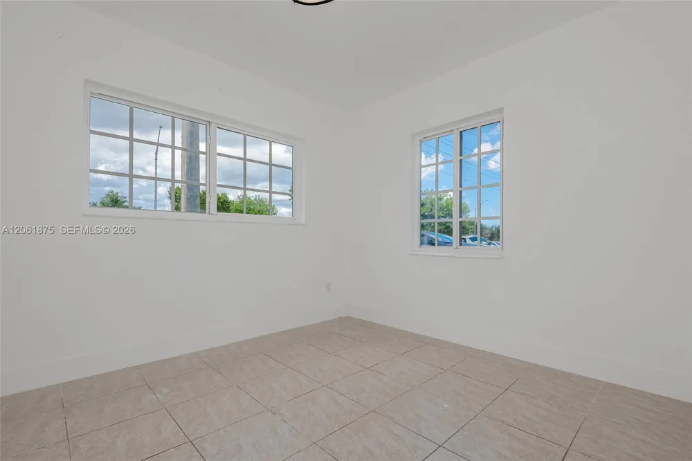 998 W 68th St Hialeah, FL 33014