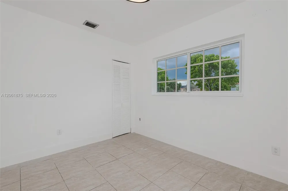998 W 68th St Hialeah, FL 33014