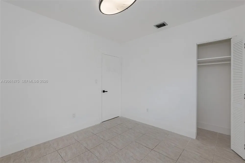 998 W 68th St Hialeah, FL 33014