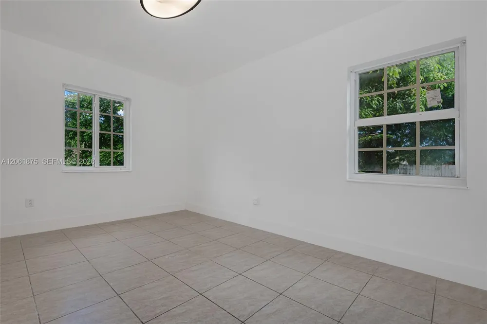 998 W 68th St Hialeah, FL 33014