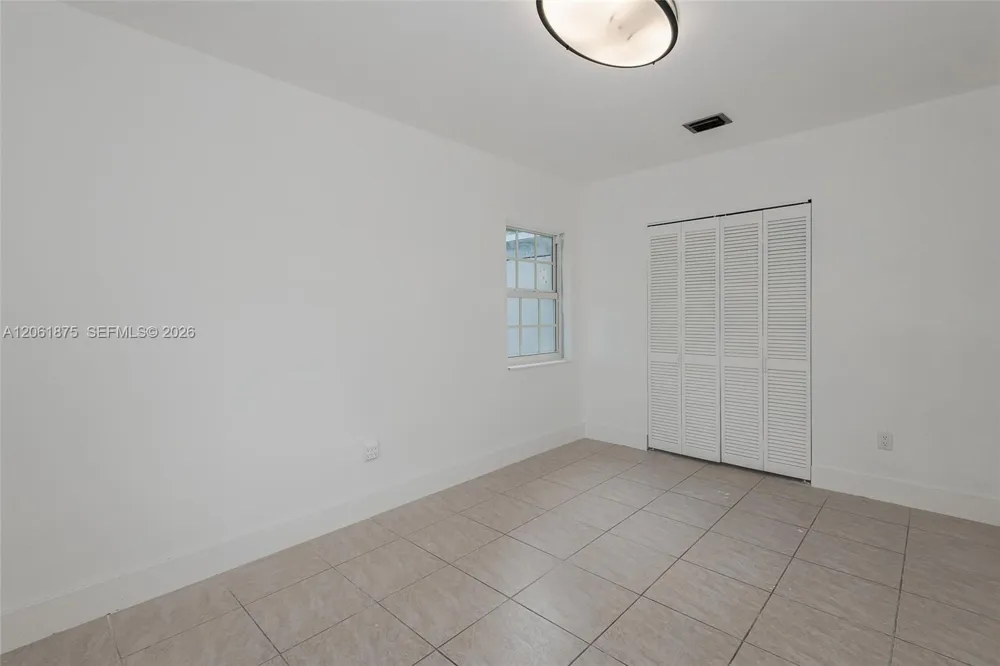 998 W 68th St Hialeah, FL 33014