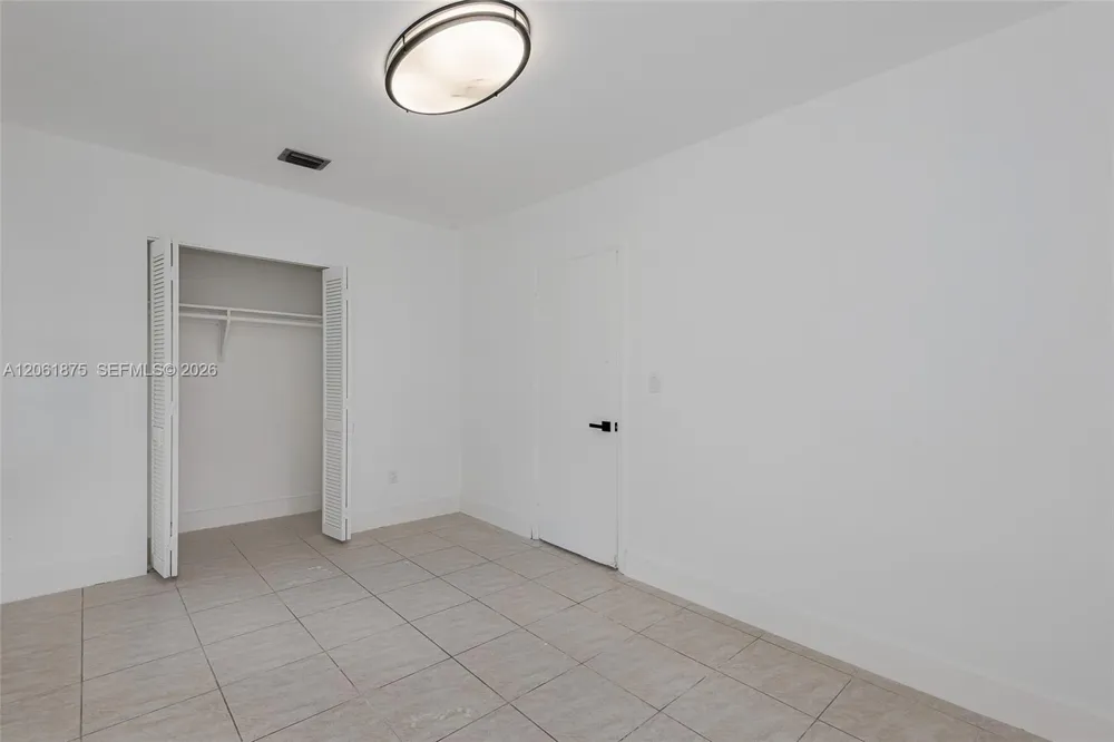 998 W 68th St Hialeah, FL 33014