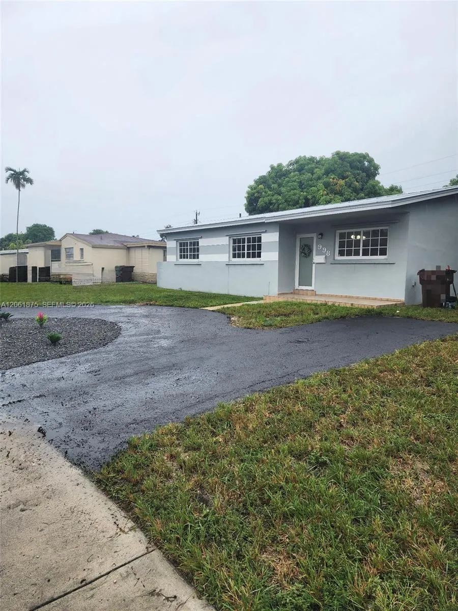 998 W 68th St Hialeah, FL 33014