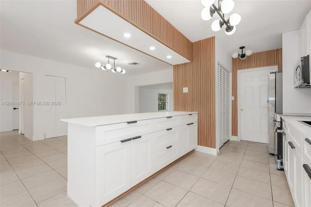 998 W 68th St Hialeah, FL 33014