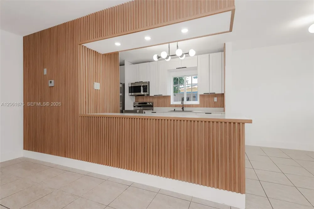 998 W 68th St Hialeah, FL 33014