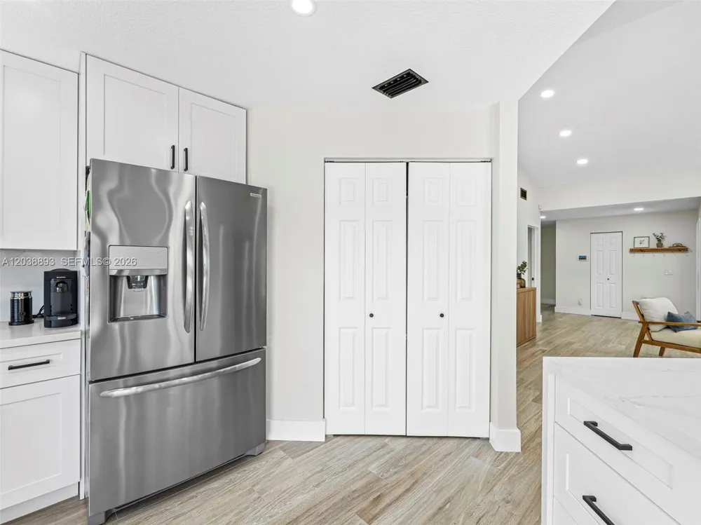 11010 SW 13th St Pembroke Pines, FL 33025
