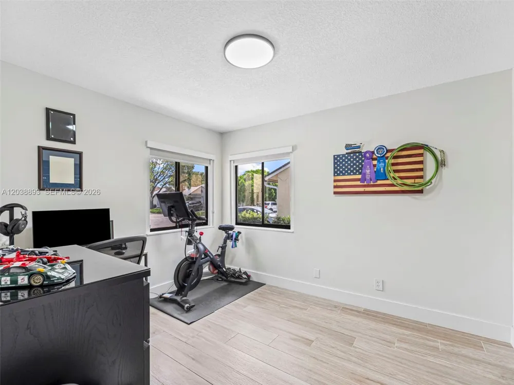 11010 SW 13th St Pembroke Pines, FL 33025