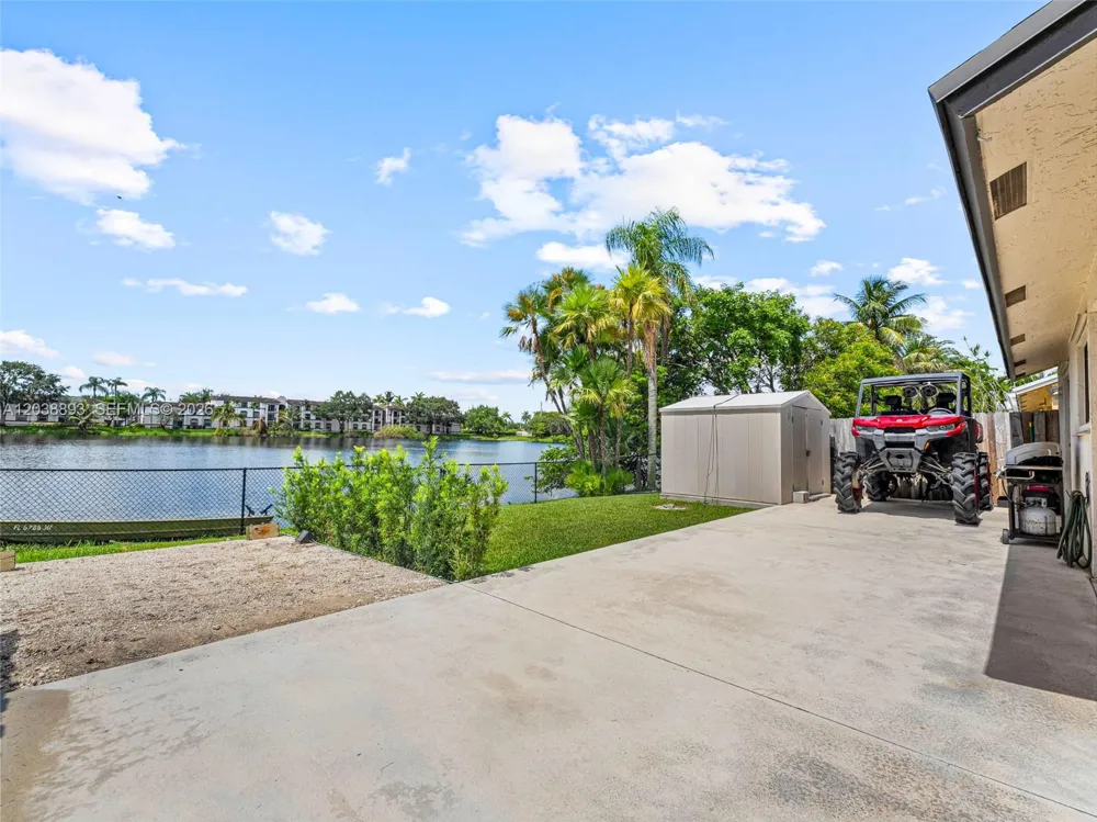 11010 SW 13th St Pembroke Pines, FL 33025