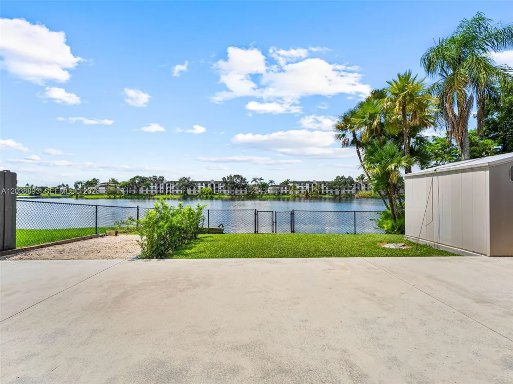 11010 SW 13th St Pembroke Pines, FL 33025