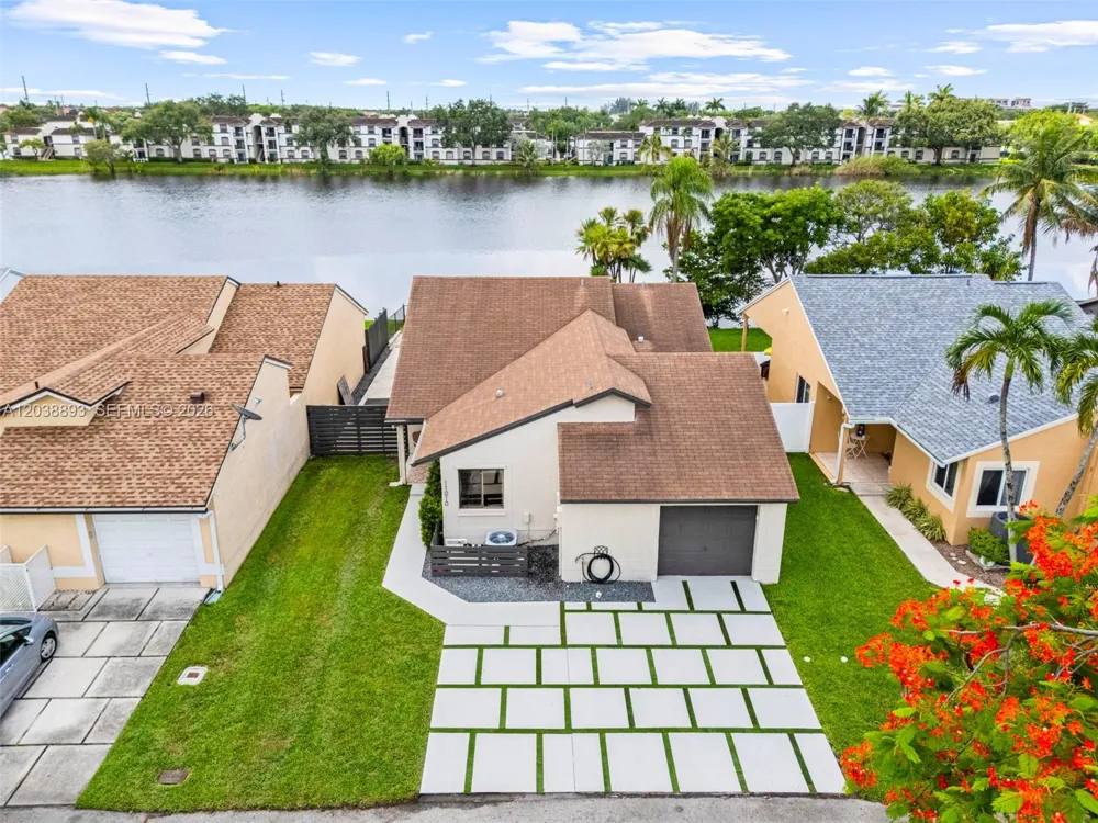 11010 SW 13th St Pembroke Pines, FL 33025