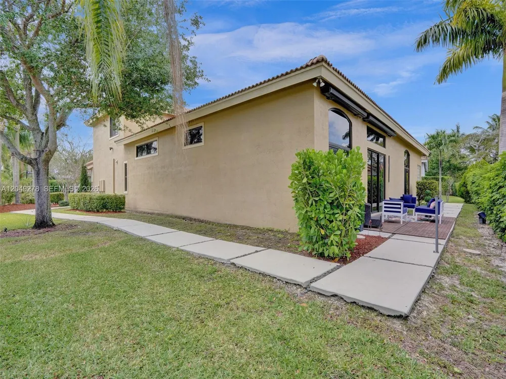 303 NW 119th Dr Coral Springs, FL 33071