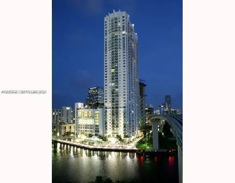 41 SE 5th St #402