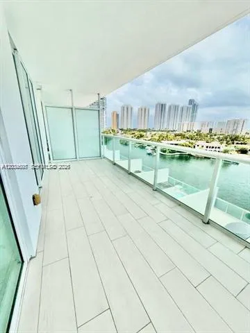 400 Sunny Isles Blvd #817