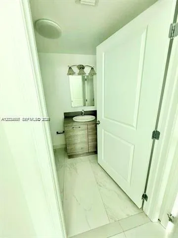 400 Sunny Isles Blvd #817 Sunny Isles Beach, FL 33160