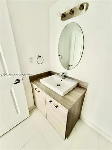 400 Sunny Isles Blvd #817 Sunny Isles Beach, FL 33160