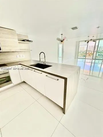 400 Sunny Isles Blvd #817 Sunny Isles Beach, FL 33160