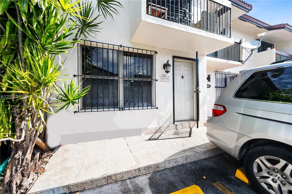 2093 W 54th Ter #38 Hialeah, FL 33016