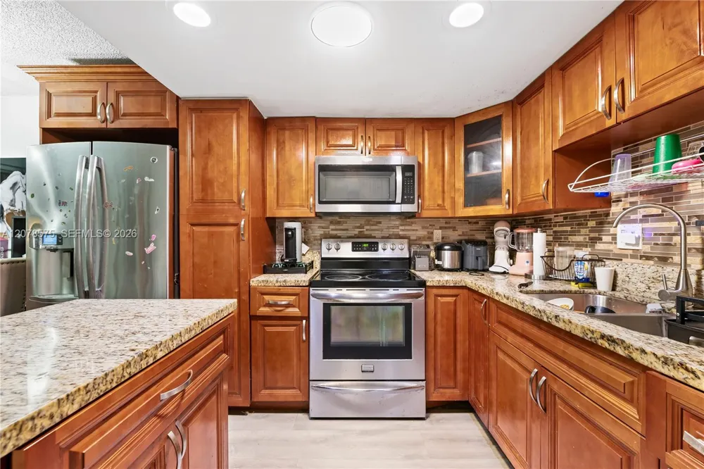 2093 W 54th Ter #38 Hialeah, FL 33016