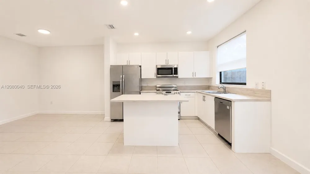 883 NE 211th St #883 Miami, FL 33179