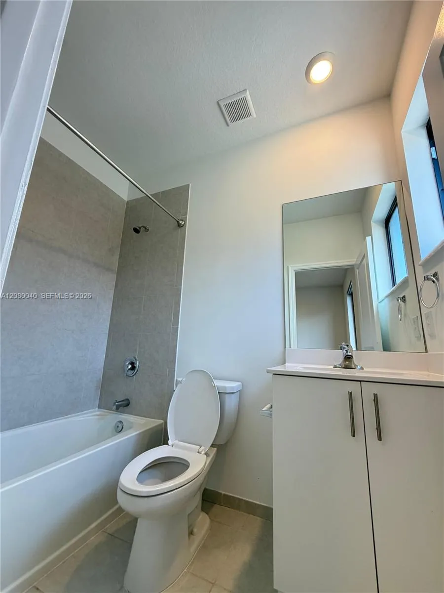 883 NE 211th St #883 Miami, FL 33179