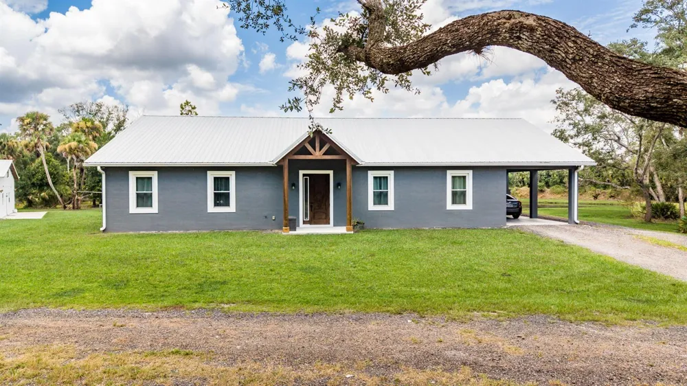 1112 NE 131st Lane Okeechobee, FL 34972
